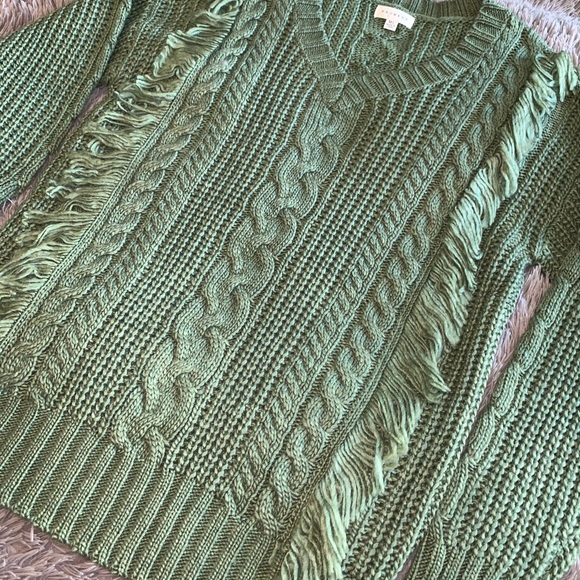 Knotted Fringe Olive Green Sweater - Picture 7 of 7